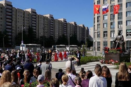 Một quảng trường ở Saint Petersburg (Nga) được mang tên Chủ tịch Hồ Chí Minh