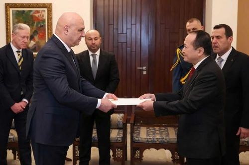 Đại sứ Nguyễn Huy Dũng trình Thư ủy nhiệm lên Tổng thống Lebanon