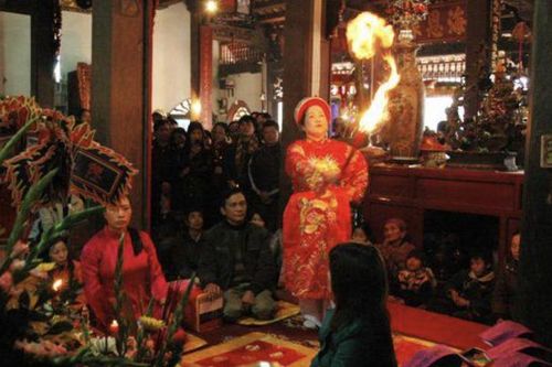 Giữ gìn nghi thức hầu đồng: Tránh xa mê tín, giữ gìn giá trị văn hóa của người Việt