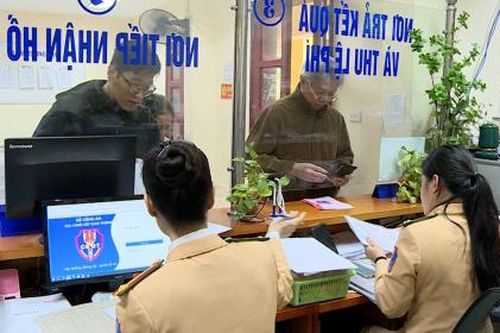 Công an phường cấp biển số xe máy: Đảm bảo thuận lợi cho người dân
