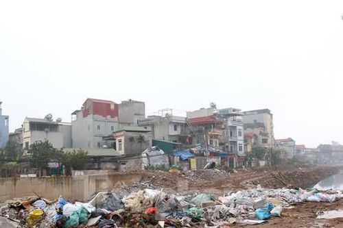 Hà Nội yêu cầu kiểm tra, xử lý tình trạng ngập rác thải dự án cứng hóa kênh La Khê