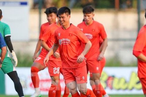 Trung vệ Duy Mạnh chia sẻ việc cạnh tranh vị trí tại đội tuyển Việt Nam