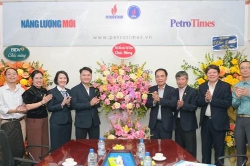 Lãnh đạo Hội Dầu khí Việt Nam chúc mừng Tạp chí Năng lượng Mới - PetroTimes nhân kỷ niệm 14 năm Ngày ra số đầu tiên
