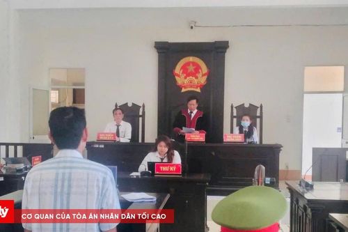 Chiếm đoạt tiền công ty để tiêu xài cá nhân