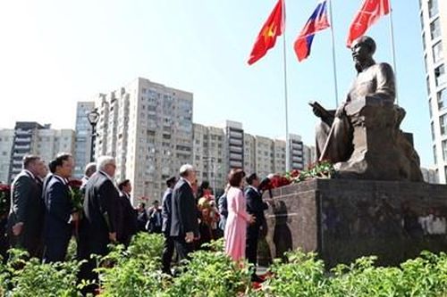 Saint-Peterburg, thành phố lớn thứ hai ở Nga có Quảng trường Hồ Chí Minh