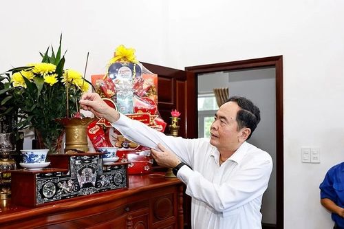 Chủ tịch Quốc hội Trần Thanh Mẫn thăm một số gia đình chính sách tại Quảng Ngãi