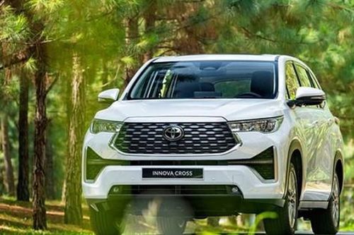 Loạt xe MPV tại thị trường trong nước giảm giá mạnh để thu hút khách