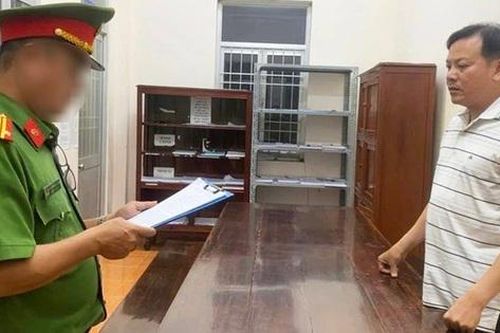 Bắt tạm giam cựu giám đốc ngân hàng giải ngân sai quy định