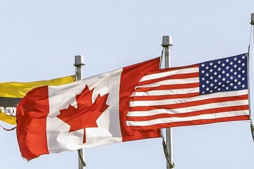 Ông Trump giáng đòn thuế mới, đề nghị Canada trở thành 'bang thứ 51'