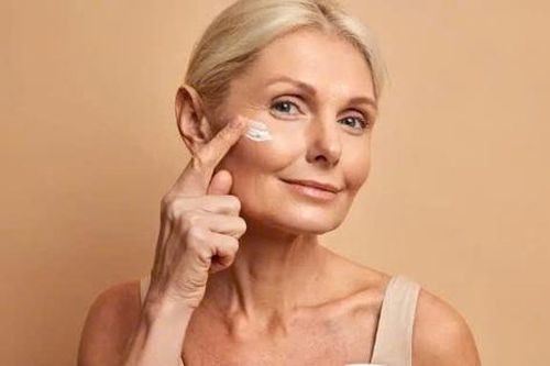 Ngăn nếp nhăn và tóc bạc bằng hormone