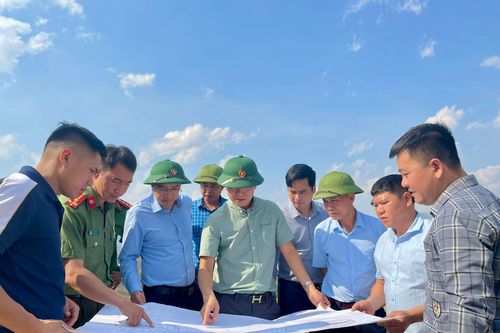 Kiểm tra tiến độ dự án di chuyển dân cư khỏi vùng thiên tai