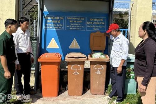 Bí thư chi bộ ấp khéo vận động