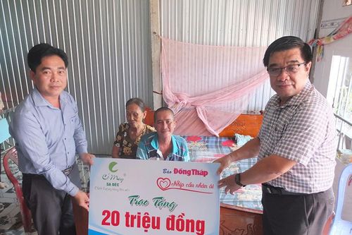 Trao hơn 24 triệu đồng hỗ trợ anh Nguyễn Thành An mắc bệnh hiểm nghèo