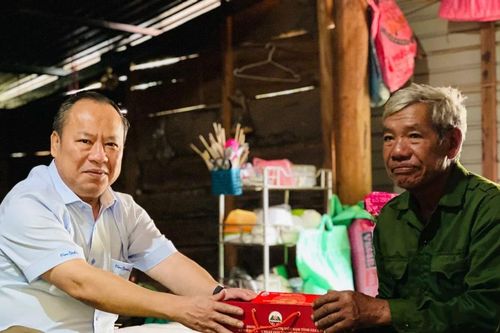 Phó Bí thư Thường trực Tỉnh ủy Châu Ngọc Tuấn thăm, tặng quà tri ân gia đình người có công với cách mạng tại huyện Kông Chro