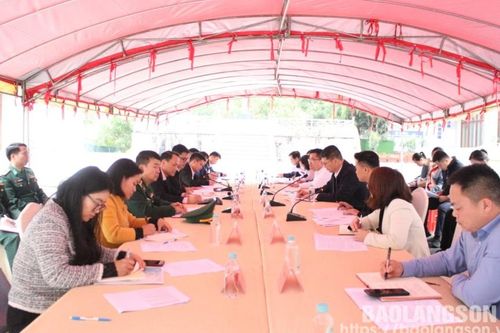 Thống nhất tham mưu cấp có thẩm quyền kéo dài thời gian lưu trú đối với người sử dụng giấy thông hành
