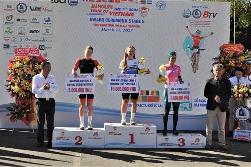 Tay đua người Nga Natalia Frolova xuất sắc giành 'cú ăn ba' tại Giải Biwase Tour of Vietnam 2025