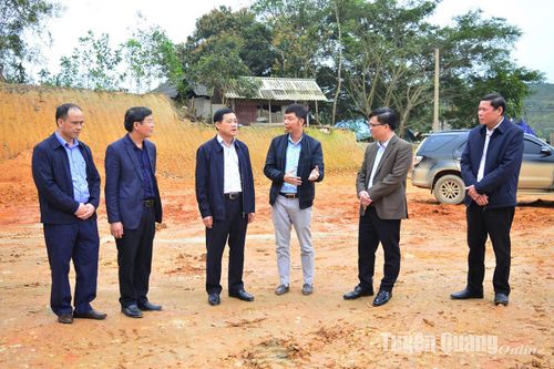 Phó Chủ tịch UBND tỉnh Nguyễn Thế Giang kiểm tra tiến độ thực hiện các Dự án bố trí ổn định dân cư tập trung trên địa bàn huyện Yên Sơn và Chiêm Hóa