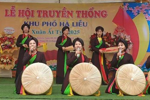 Bắc Ninh: Hội làng khu phố Hà Liễu