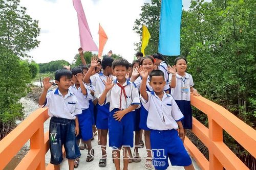 Nhịp cầu nối đôi bờ vui