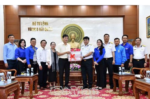 Đoàn công tác Trường Chính trị tỉnh Cà Mau nghiên cứu thực tế tại Vùng 5 Hải quân