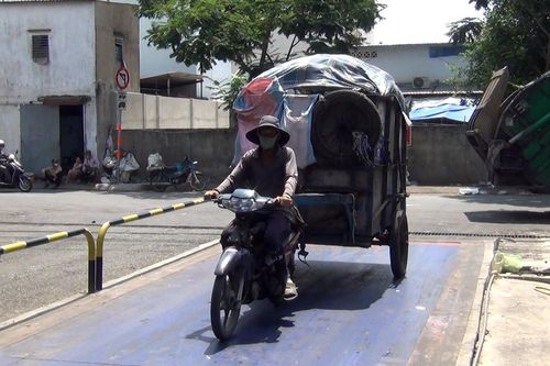 Thí điểm 'cân rác tính tiền' ở TP.HCM: Loay hoay giải bài toán định mức 4kg/ngày