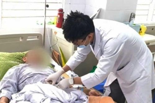 Suýt mất chân vì 'vi khuẩn ăn thịt người' tấn công