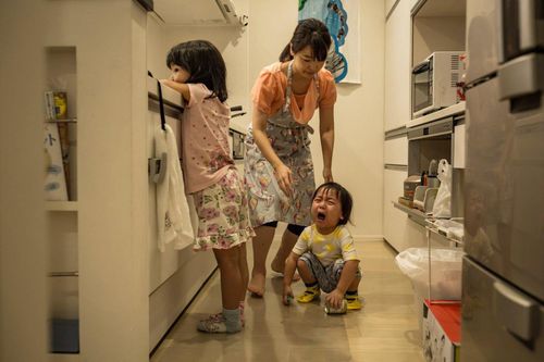 Chật vật mưu sinh, người trẻ không dám nghĩ đến chuyện sinh con