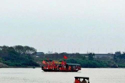 Cảnh sát giao thông Hà Nội bảo đảm an toàn các lễ hội trên sông