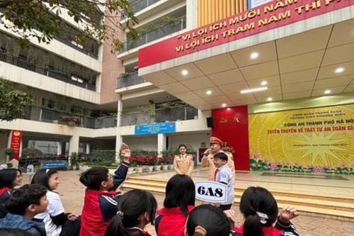 Hơn 3.200 học sinh Hà Nội được hướng dẫn kỹ năng lái xe an toàn