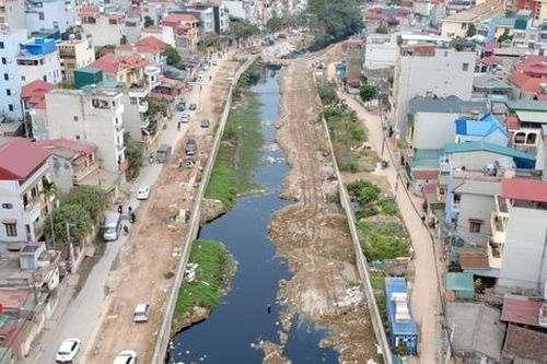 Chủ tịch Hà Nội yêu cầu kiểm tra, xử lý tình trạng ô nhiễm, ngập rác thải tại kênh dẫn La Khê