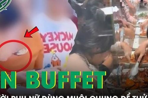 Người phụ nữ dùng muôi chung để thử chè tại quầy buffet gây khó chịu