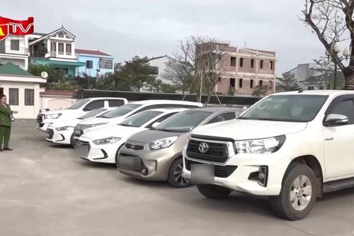 Thuê 6 xe ô tô tự lái rồi mang đi cầm cố