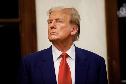 Chính sách 'xoay như chong chóng' của ông Trump gây hại ra sao?