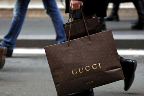 Loạt cửa hàng Gucci, Prada đóng cửa tại Trung Quốc