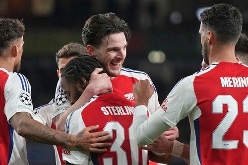 Sterling tạo dấu ấn, Arsenal xuất sắc giành vé vào tứ kết Champions League