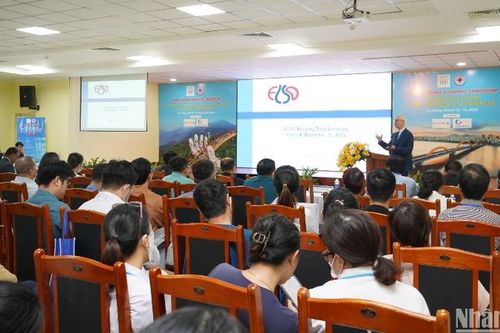 Chuyên gia y tế quốc tế chia sẻ về kỹ thuật ECMO tiên tiến