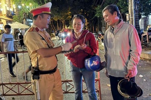 Trao trả tài sản cho người đánh rơi
