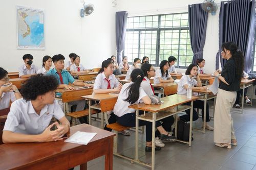 Đẩy mạnh phổ cập giáo dục, phân luồng học sinh trong giáo dục phổ thông