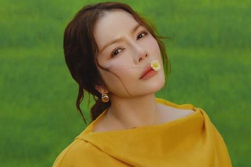 Không còn vẻ gợi cảm thường thấy, 'nữ hoàng kim cương' Lý Nhã Kỳ bỗng hóa 'nàng thơ' lãng mạn giữa thiên nhiên