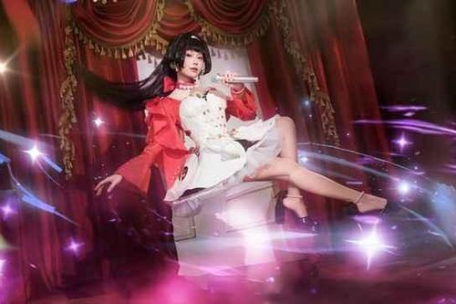 Nữ cosplayer gây ấn tượng với những màn biến hình 'mượt như nhung'