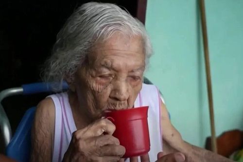 Bí quyết sống thọ của bà cụ mừng sinh nhật lần thứ 120