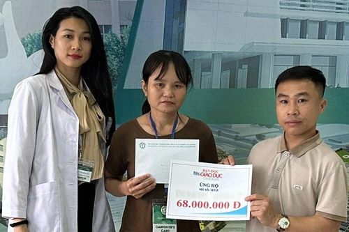 Trao hơn 68 triệu đồng bạn đọc Báo GD&TĐ cho 'người mẹ dối con bệnh sẽ khỏi'