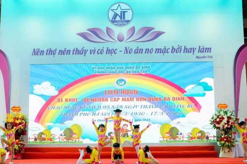 Gần 300 trẻ tham gia sân chơi 'Bé khỏe, bé ngoan'