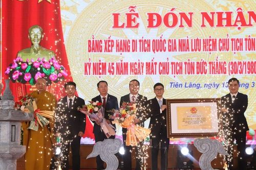 Đón nhận bằng xếp hạng di tích quốc gia Nhà lưu niệm Chủ tịch Tôn Đức Thắng