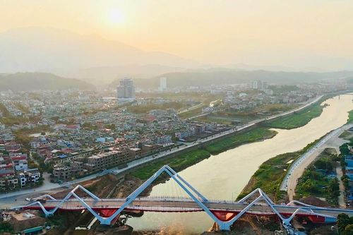 Thành phố Lào Cai xứng đáng với vai trò trung tâm kết nối vùng