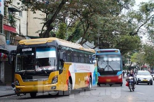 Chủ tịch Hà Nội chỉ đạo xử lý xe trên 16 chỗ vào phố cổ trong khung giờ cấm