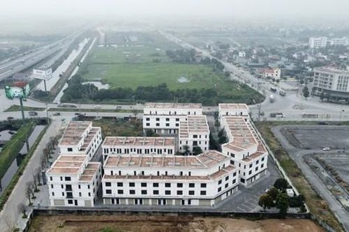Nằm cạnh Bệnh viện nghìn tỷ bỏ hoang, dự án shophouse chung số phận 'không bóng người'