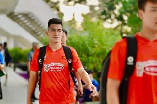 Tiến Linh xuất hiện sau đồn đoán chấn thương