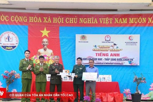 Mô hình 'Thắp sáng bước chân em, tại huyện vùng cao A Lưới