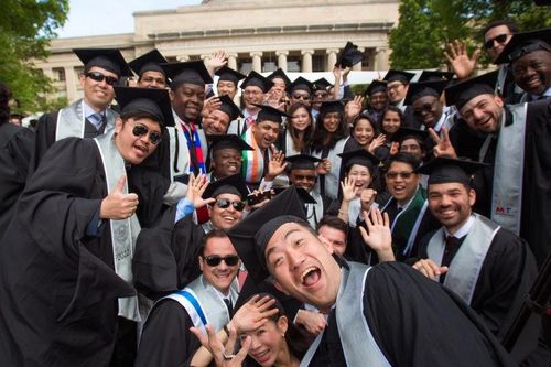 10 đại học đào tạo ngành kinh doanh và kinh tế tốt nhất thế giới năm 2025